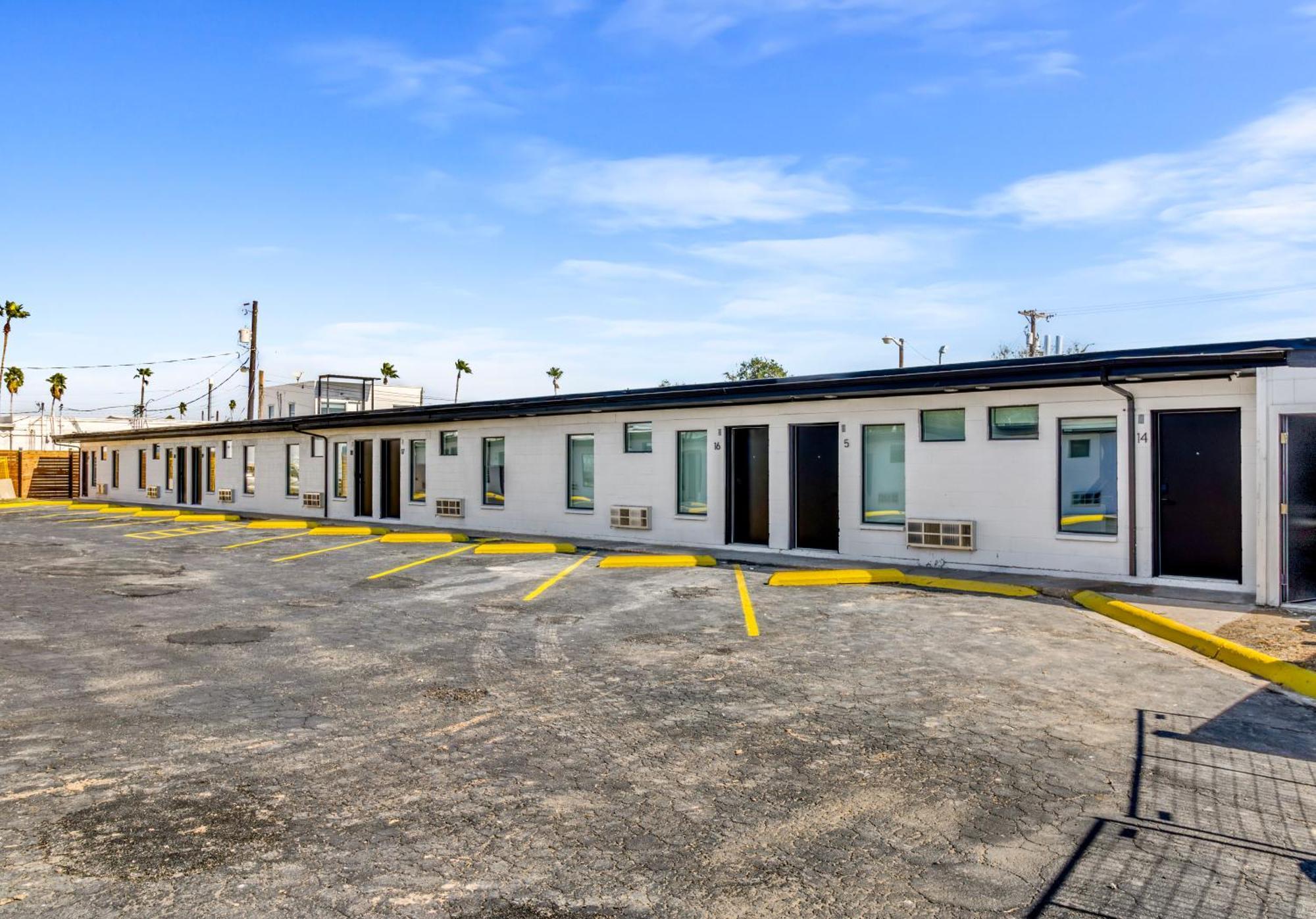Studios On Fourth McAllen Exteriör bild
